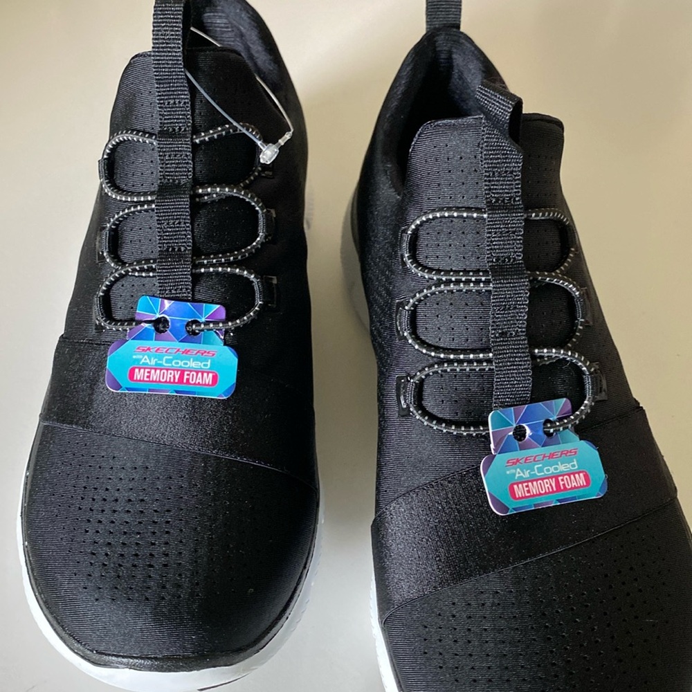 Skechers NWT Memory Foam Air Cooled Sneaker Size 8